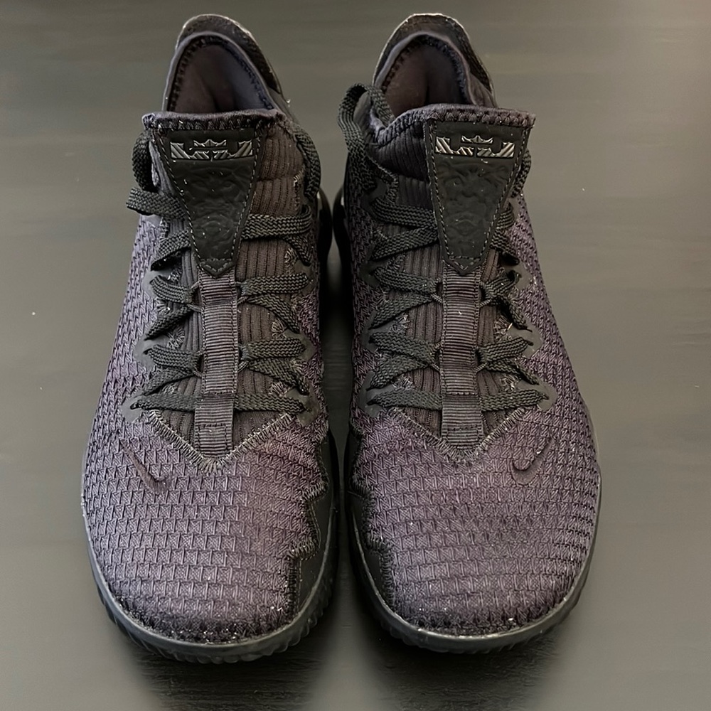 Nike LeBron 16 Low Triple Black